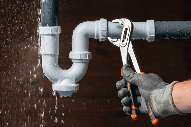 Professional Plumber technician working in Washington, VA